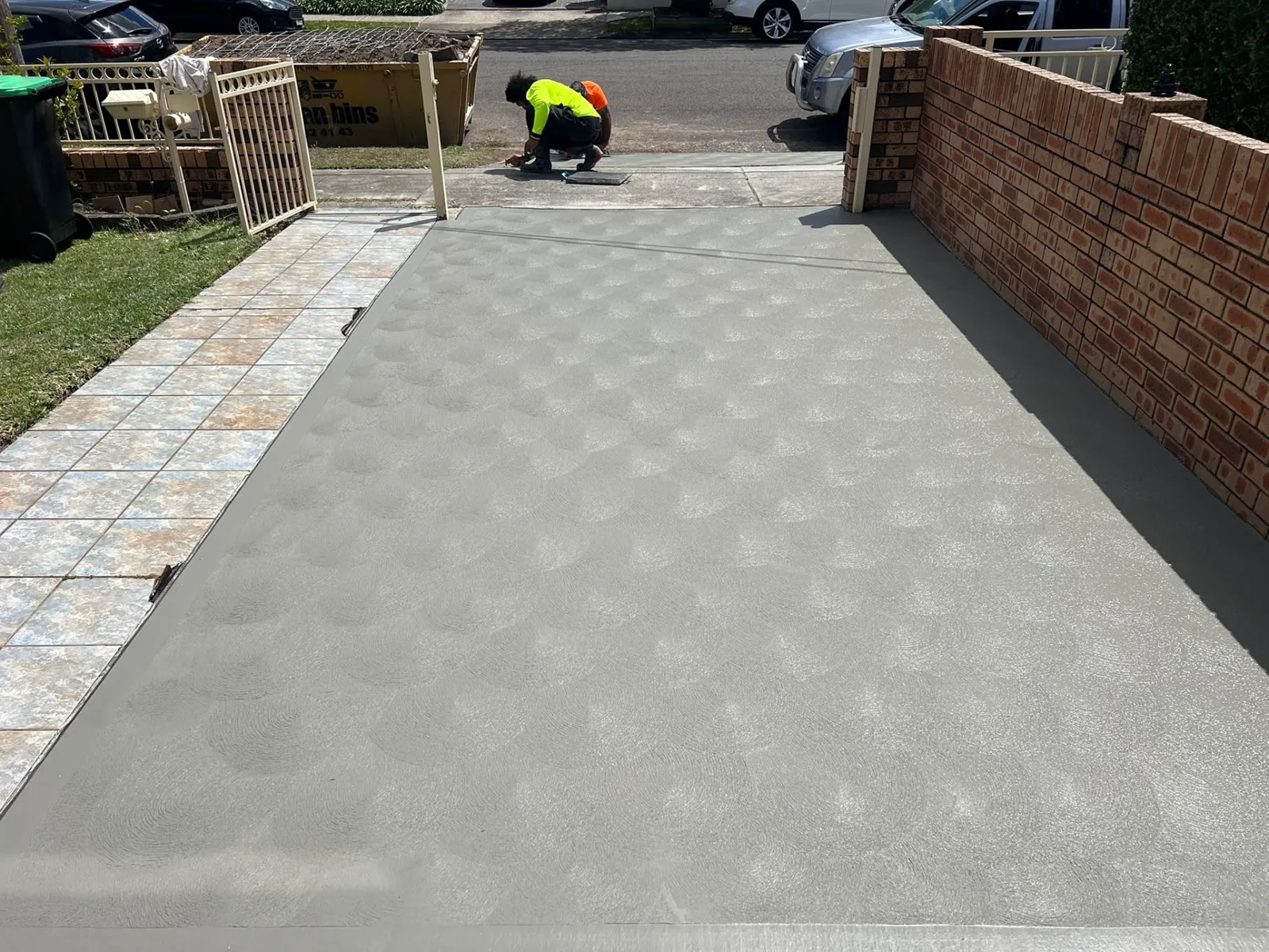 Ausee driveway freshly finished with a swirl pattern